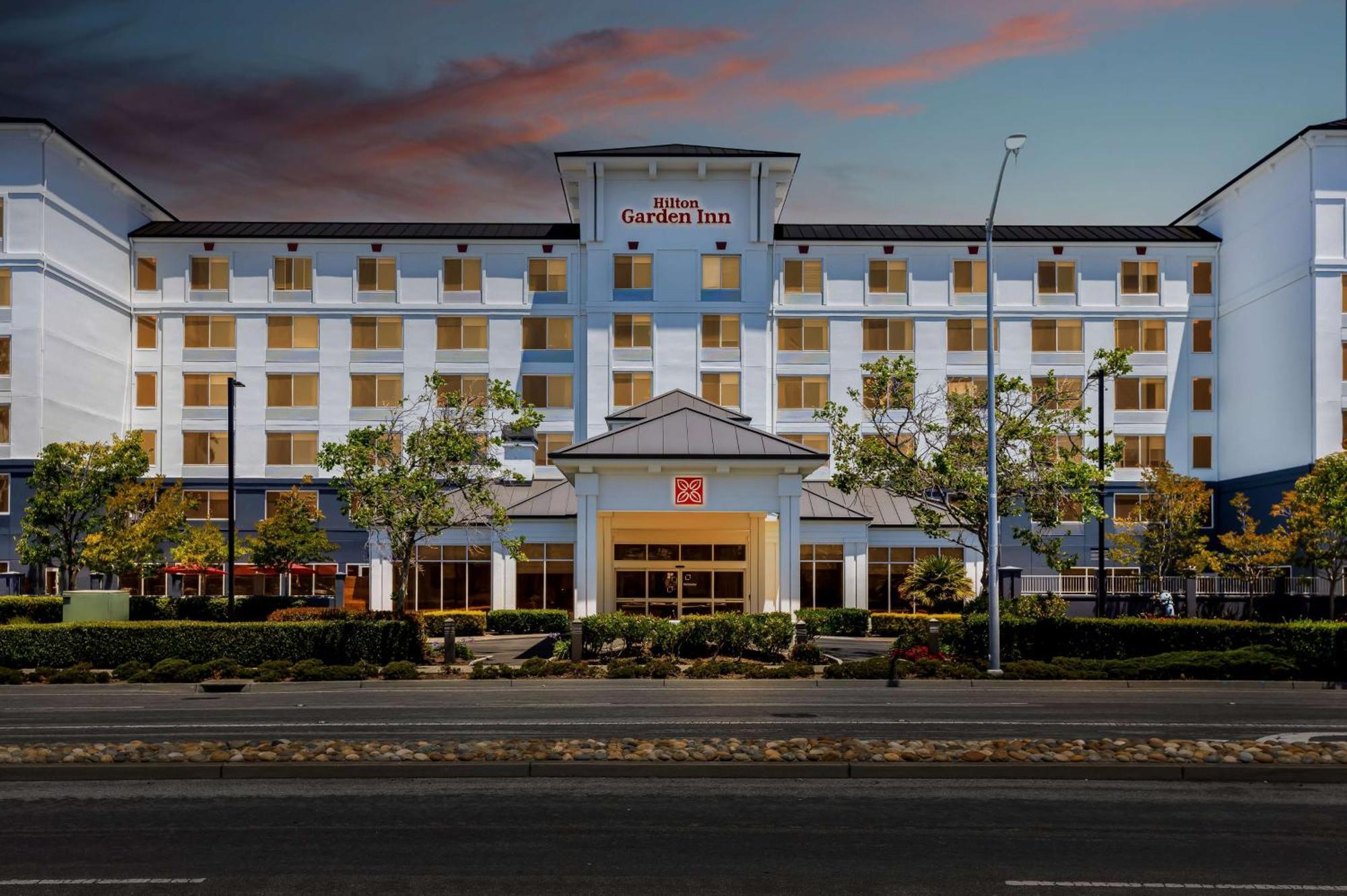 Hilton Garden Inn San Mateo Exterior photo